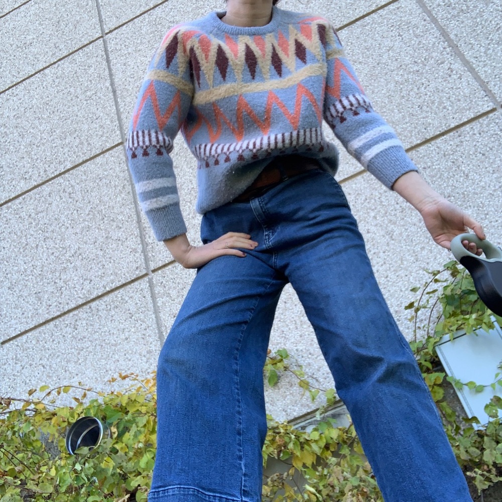 Vintage sweater, size small.
